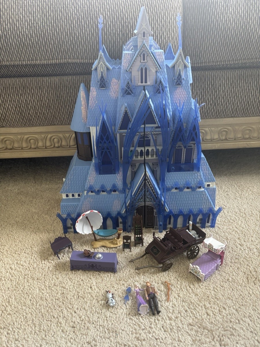 Disney Store Frozen II Arendelle Castle Playset Figures
