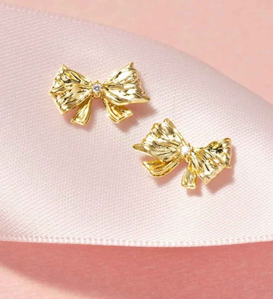 Kendra Scott x LoveShackFancy Oro Arco Poste Pendientes Coqueta con Bolsa para el Polvo Nuevo con Etiquetas Foto 4 de 4