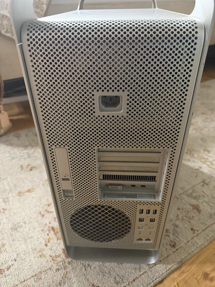 Apple MacPro A1289 (1TB HDD, Intel Xeon W, 3.33 GHz, 12GB) Desktop - Silver - Image 3 of 4