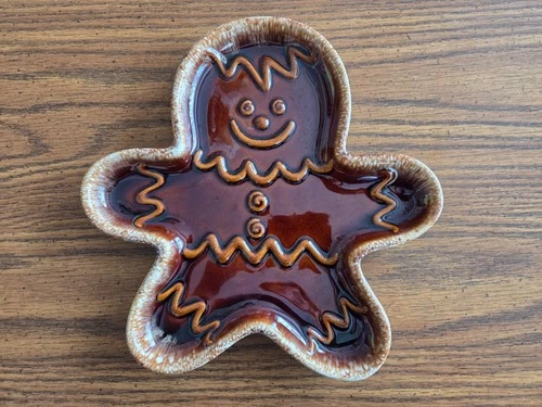 Vintage Hull USA Stoneware Gingerbread Man Platter 10 x 10