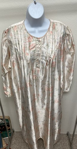 Vintage Unlabeled Peach Floral Pleated Button Up Full Length Nightgown - Picture 4 of 9