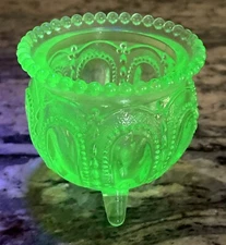 DEGENHART GREEN VASELINE GLASS GYPSY POT FOOTED TOOTHPICK HOLDER 2 3/8”T