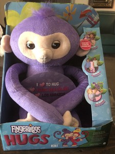 fingerlings hugs purple monkey