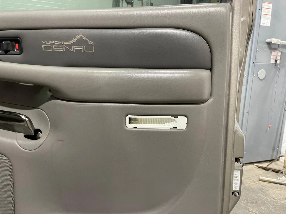 2001 GMC Yukon XL 1500 Passenger RH Right Gray Rear Door Trim Panel - Изображение 3 из 4
