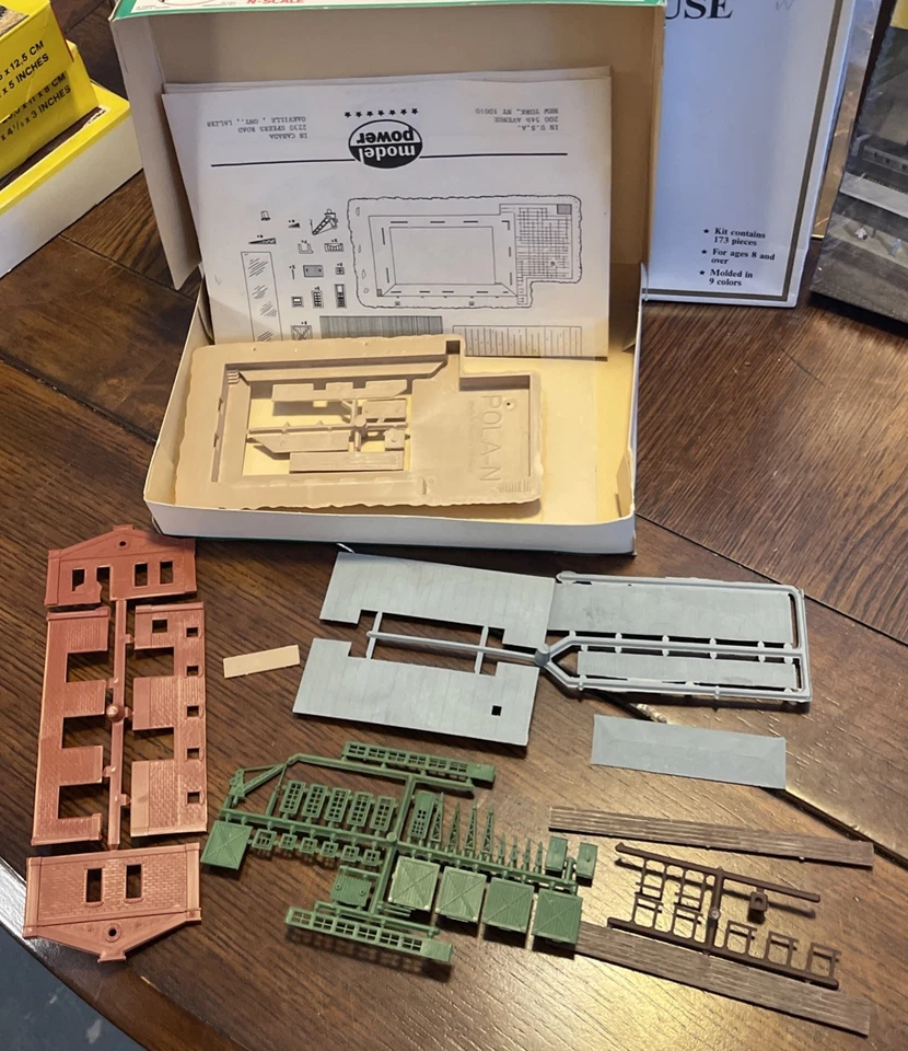 4 Model Power Wathers Dioramas #D1 N Scale Housing Depot Platform Shelters C-7 - Image 3 of 4