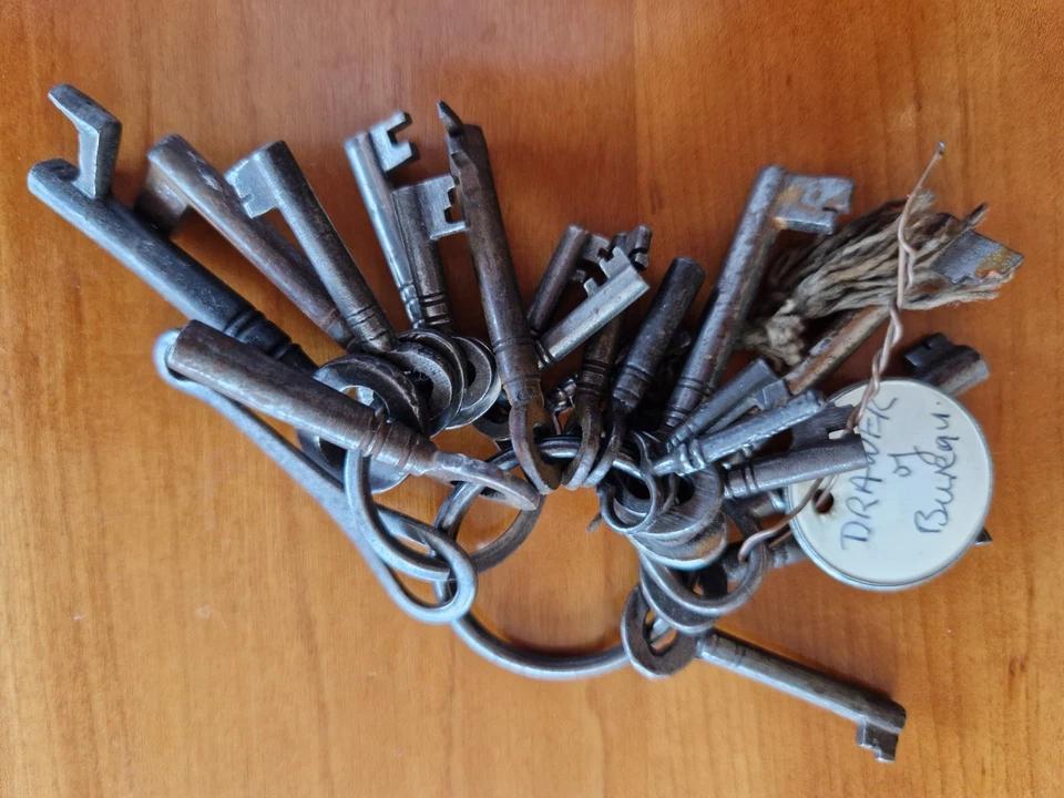 antique keys over 100 years old - Image 1 of 2