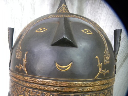 ARMOR MUSEM LEVEL PERSIAN WARRIOR HELMET GOLD WORK TRIDENT FIGS ENGRAVED RARE - Picture 9 of 9