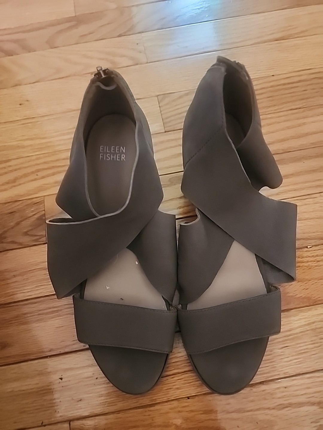 APL Eileen Fisher nuovo senza scatola Marla tacco a blocco 3 25" sandalo pelle nabuk taglia 9 verde oliva