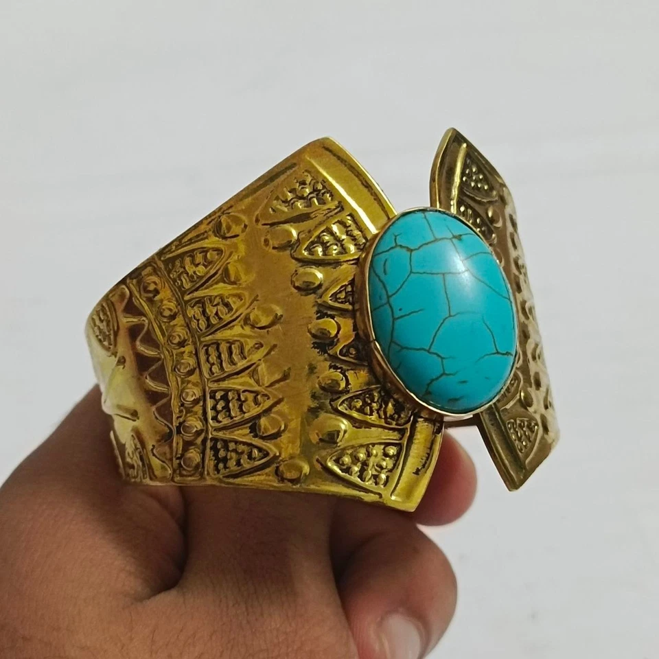 Pulsera artesanal de latón con piedra turquesa - joyería brazalete boho chic Foto 4 de 4