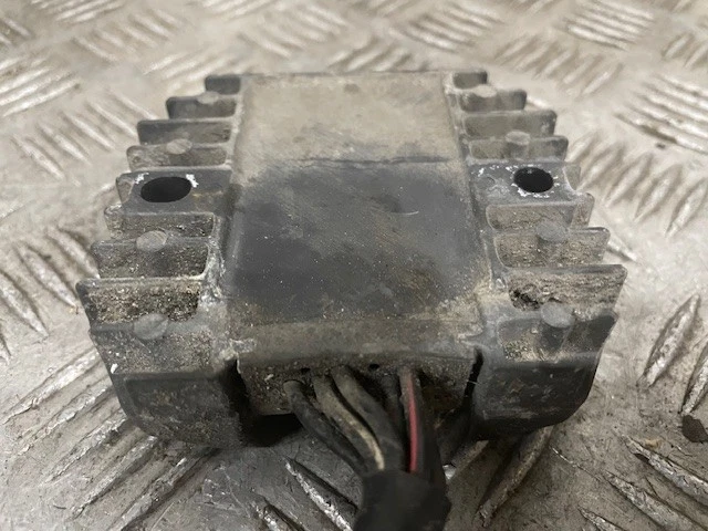 KAWASAKI ZX 636 B1H regulator rectifier - Image 4 of 4