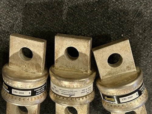 LOT of 3 PCS BUSSMANN JJN-300 AMP- T-TRON Current Limiting FUSES CLASS T #Y-31