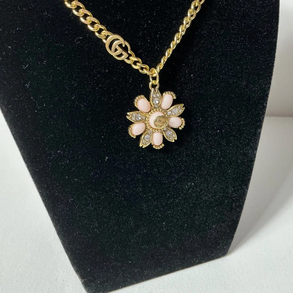 Collar Gucci GG Oro Flor Rosa Foto 3 de 4