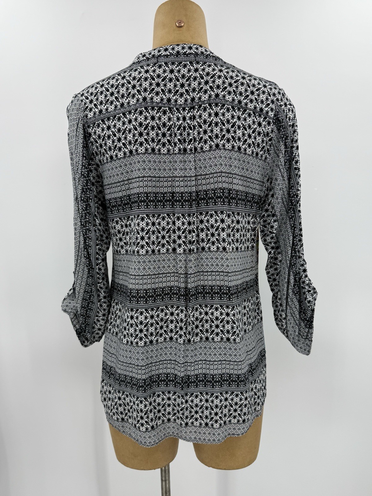 Calessa Medium 8/10 Button Up Colorblock Paisley … - image 5