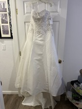 David s bridal Beautiful Wedding Dress Size 12nwith All of the accessories