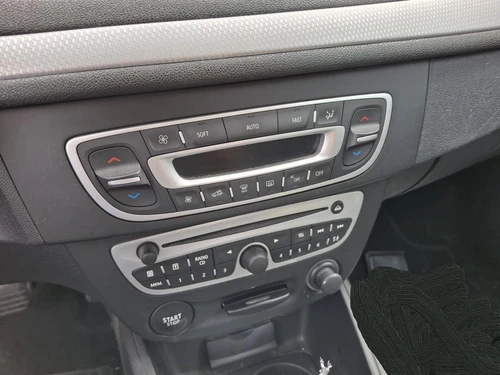 281159389R Sistema Audio/Radio Cd para RENAULT MEGANE III BERLINA 5P 2010 129692 - Imagen 8 de 10