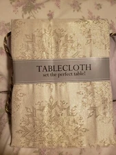 Design Imports Winter Sparkle Jacquard Tablecloth NEW Size 52×52