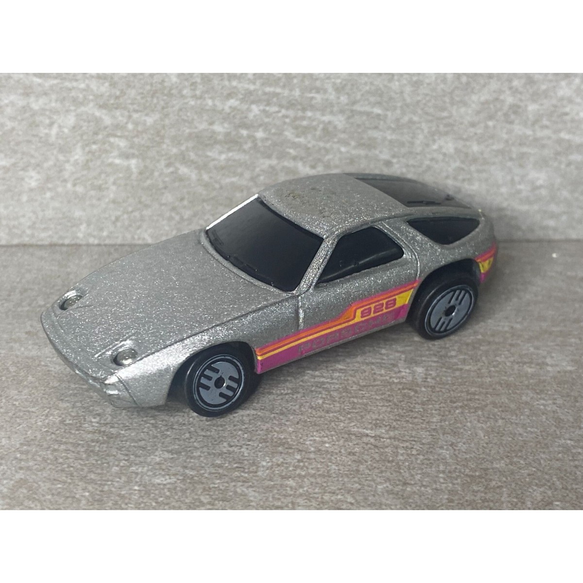 ミニチャンプス 1/43 ポルシェ 928 S 1978 グレーメタリック ミニチャンプス 1/43 ポルシェ 928 S 1978 グレーメタリック