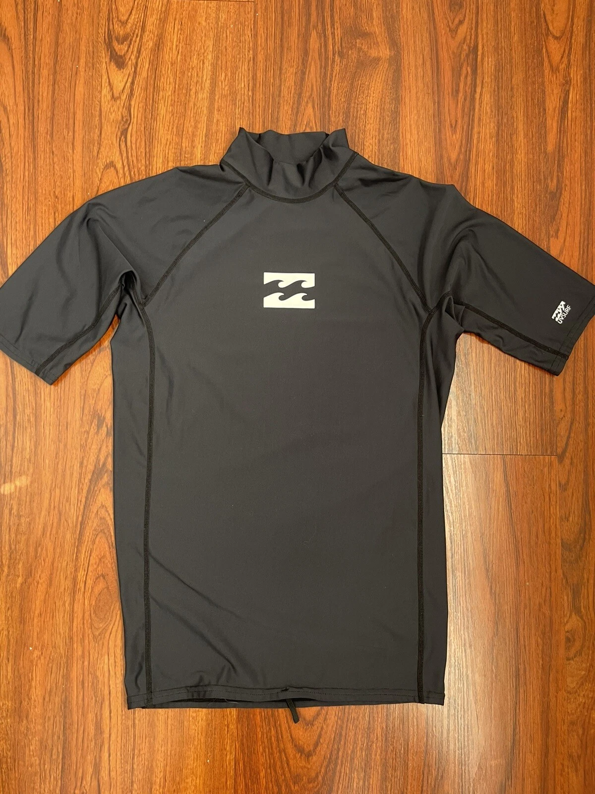 Billabong UV Fit Short Sleeve 50+ UPF protection Size Medium Black