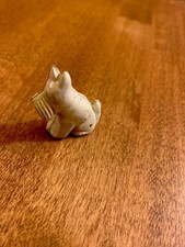 VINTAGE CELLULOID SITTING DOG SCOTTIE TERRIER PUFFY MINIATURE 4x3mm. Collectible