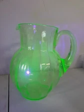 VINTAGE URANIUM▪︎VASELINE GLASS 8.5" Heavy Ribbed Pitcher 》*Glows Green*    -D76