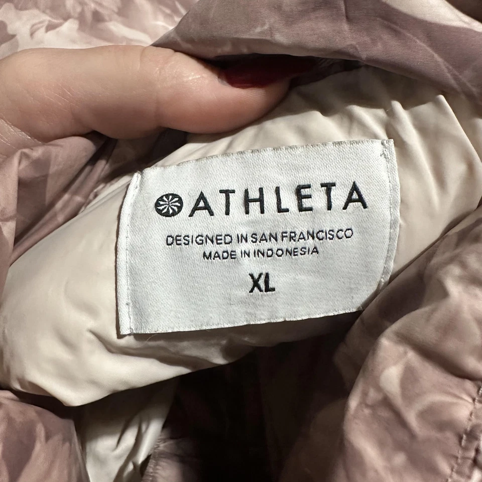 Chaqueta Athleta Mujer XL Púrpura Estampado Floral Puffer Acolchada Cremallera Cuello Simulado Dobladillo Foto 3 de 4
