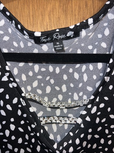 Free Rose Womens Blouse Sleeveless Sleeve V Neck Pullover Size XLarge - Picture 2 of 2
