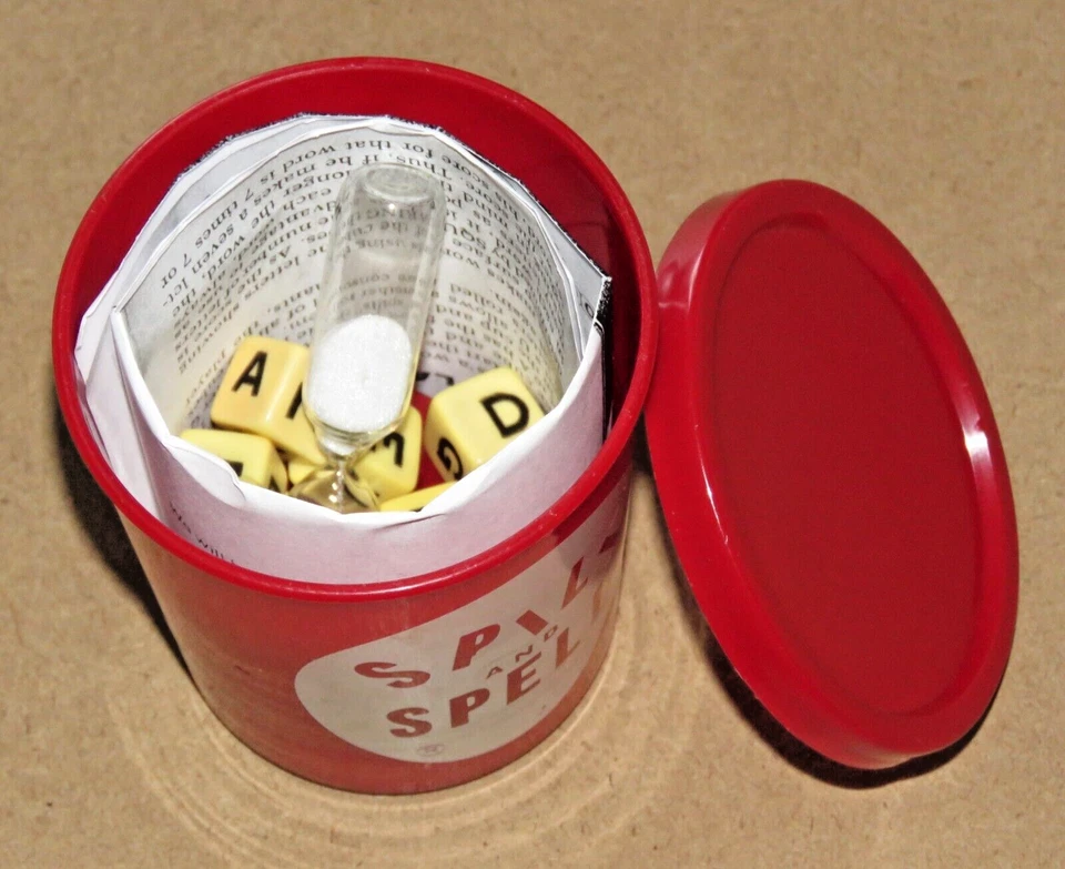 Vintage 1966 Parker Brothers SPILL & SPELL 15 Letter Cube Crossword Game no box - Image 2 of 2