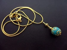  A LOVELY GOLD COLOUR & TURQUOISE BEAD  NECKLACE ON 18" CHAIN. NEW.