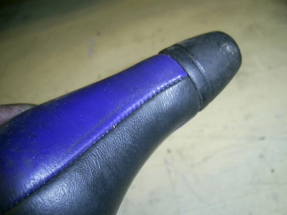 Pomo de cambio cuero mercedes-benz w210 e 300td Avantgarde  Foto 2 de 3