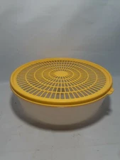 Tupperware Colander Strainer Bowl #1835 w/ Yellow Flow Through Seal 1836, 3 qt