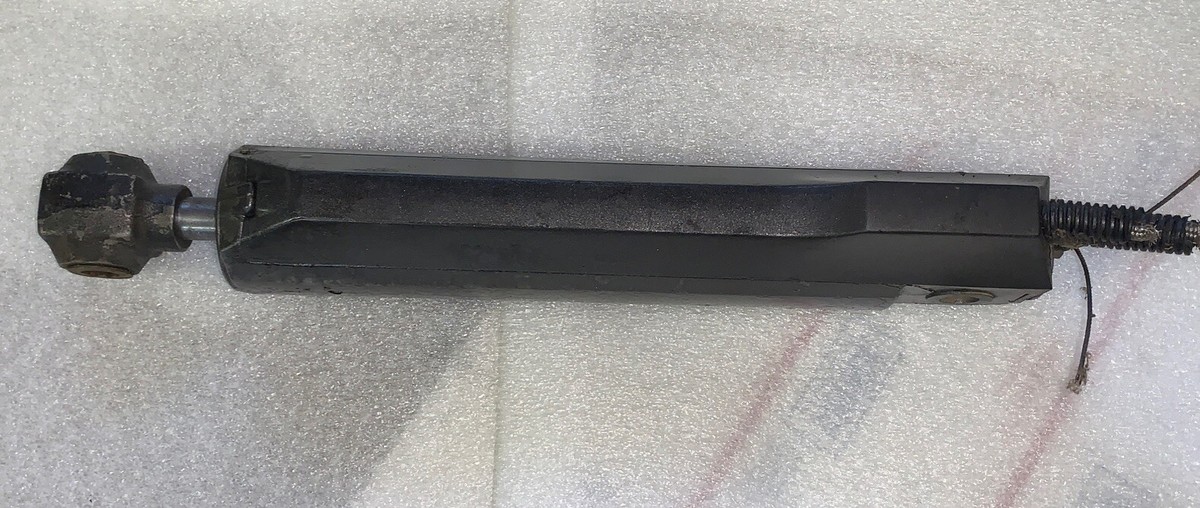 0985660 OMC Cobra Stern Drive Trim Tilt Cylinder Hydraulic