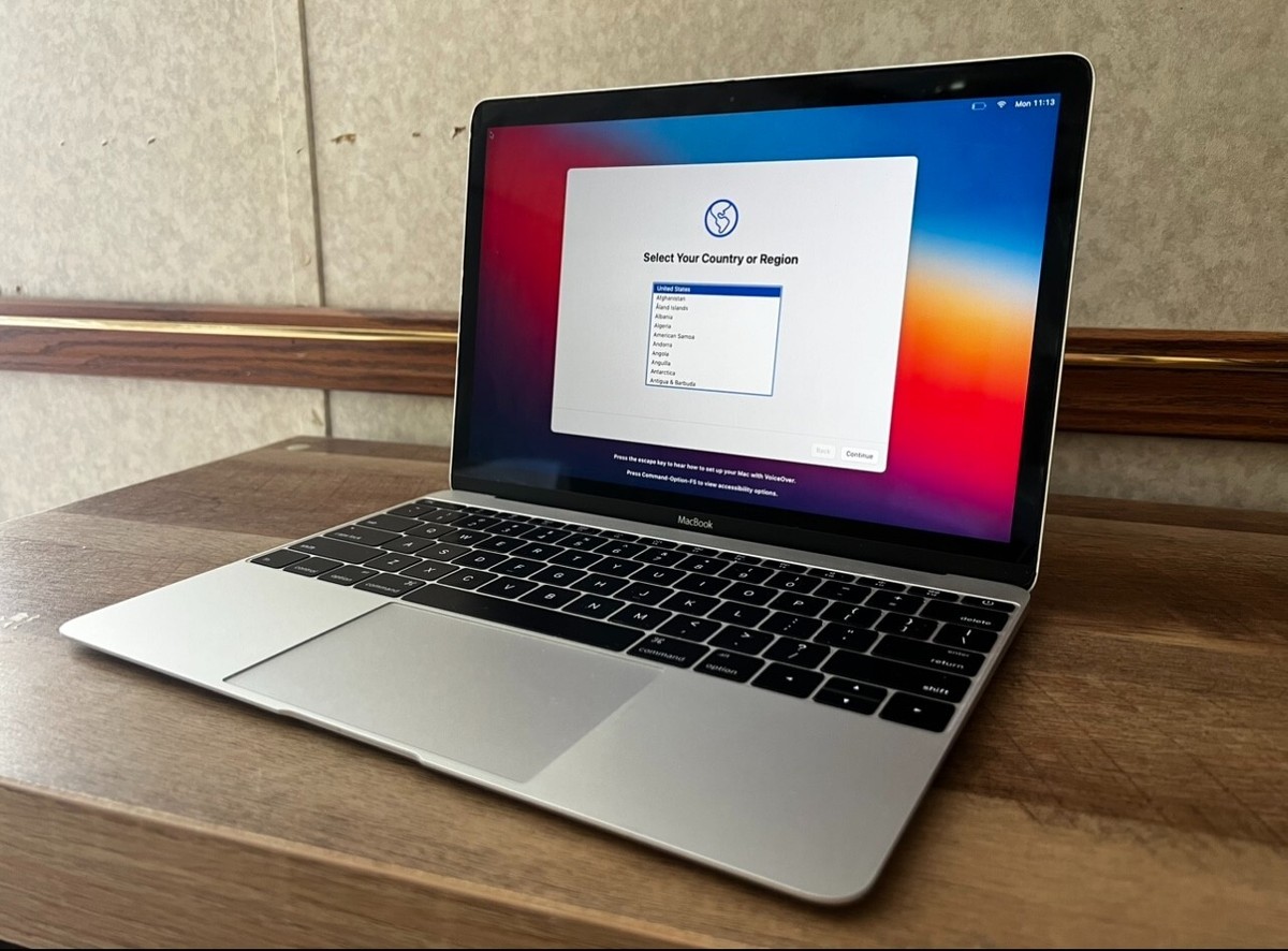Apple MacBook- Silver (Retina, 12-inch, Early 2016) very