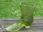 VINTAGE FENTON GREEN GLASS DAISY & BUTTONS BOOT SHOE