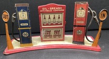 Vintage Rare Circa 1930S GAS STATION ISLAND PUMPS Marx Tin Toy