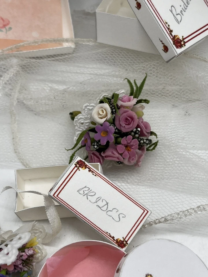 Dolls house wedding bridal job lot bundle, veils,bouquets, posies 1/12th Scale   - Image 4 of 4