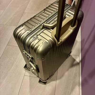 RIMOWA トパーズ チタニウム 49L オリジナルキャビン Rimowa Topas Original Cabin 49L Gold 4-wheels Carry Case Suitcase