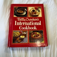 Betty Crockers International Cookbook 1980 1. edycja Przepisy Vintage