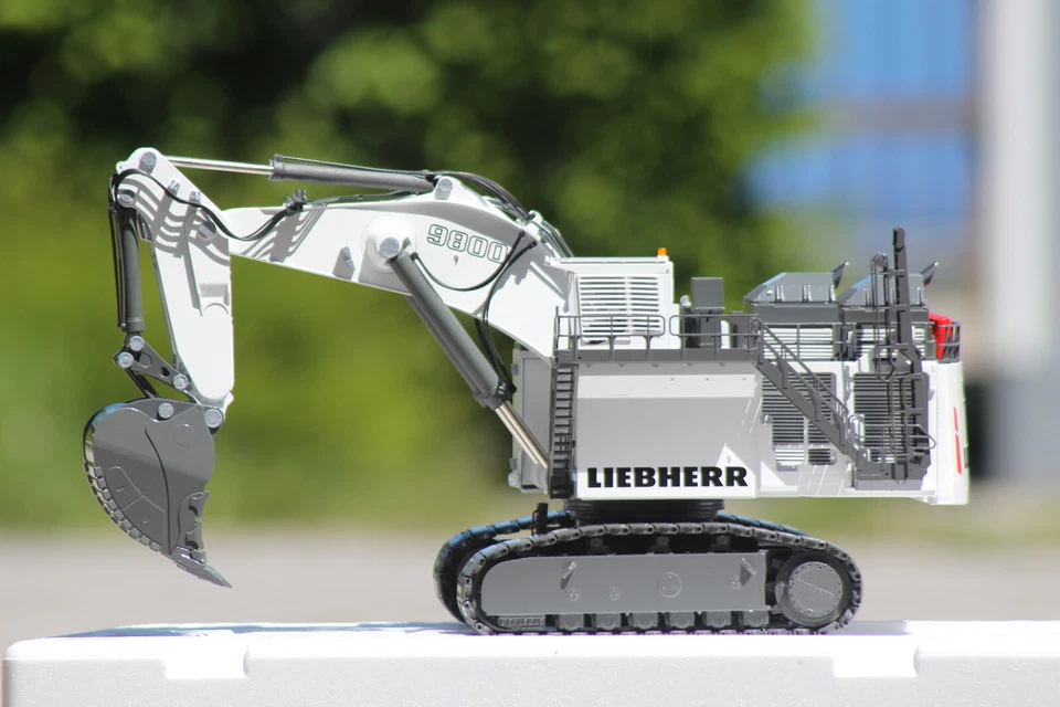 Conrad 2950 04 Liebherr R 9800 Excavator Bucket Mining 1:50 New OVP - Image 3 of 4