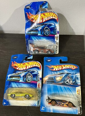Hot Wheels Corvette Sting Ray 1970 Dodge Charger Sol Air CX4 Set Of 3 2003 2004