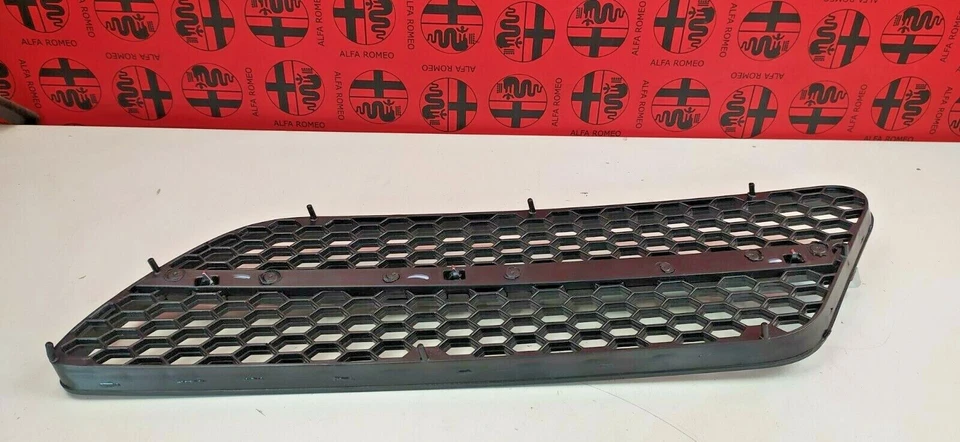 Alfa Romeo 147 Black Murphy Grille avant Droite 156075732 - Photo 4/4