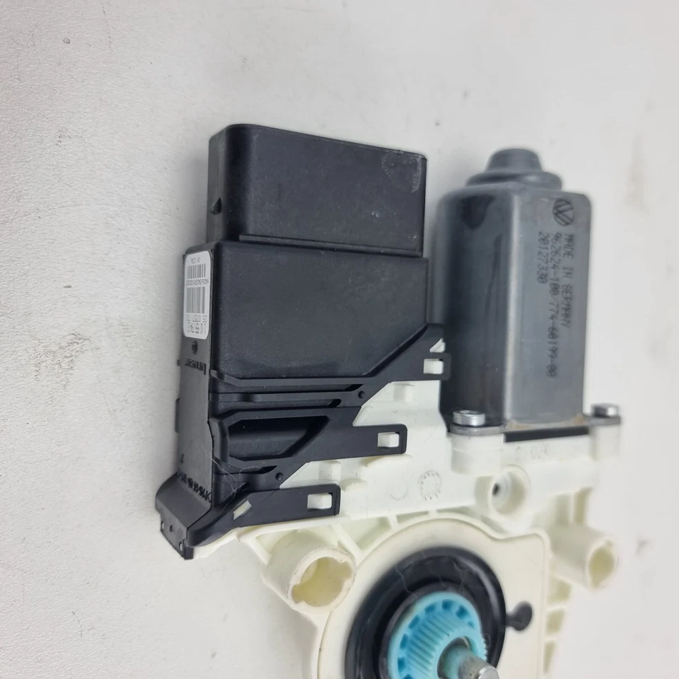 Двигатель регламента заднего левого окна Volkswagen Tiguan 5N 05/08-08/16 - Изображение 3 из 4