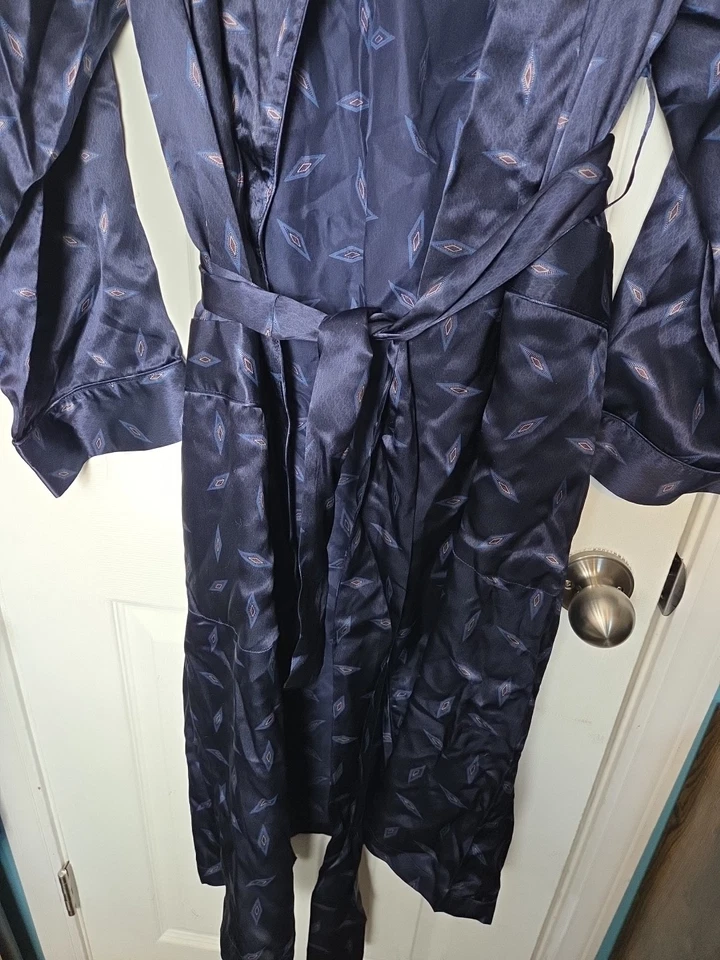 Intimo Para Hombre M 100% Seda Bata Azul Marino Geo Estampado Cinturón Prendas para Dormir Salón Hugh NUEVO Foto 3 de 4
