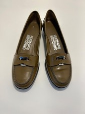 Vintage Salvatore Ferragmo Women  s Size 6 Loafer With Gold Tone Gancini Buckle