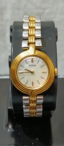 PULSAR By SEIKO Vintage Women's Watch Gold Silver Tone V400-0810 Quartz 20 mm - Picture 1 of 16