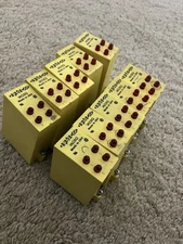 Lot of 10 - OPTO22 IAC5Q Quad Pak 4-Channel AC/DC Input 5 DC Logic Solid State