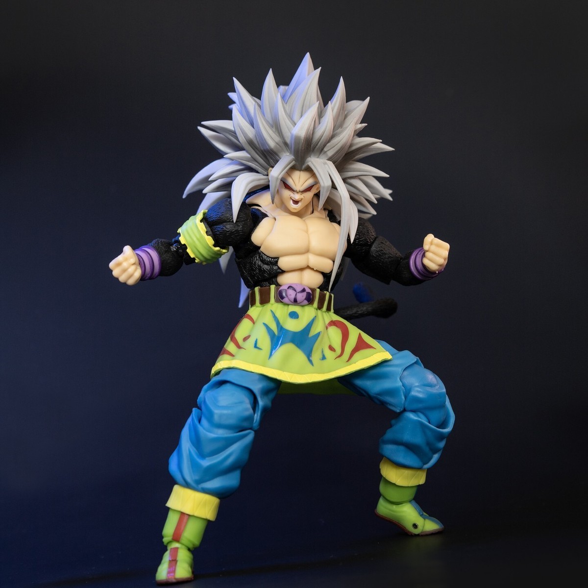 Kong Studios SSJ5 Goku Kong 28 Dragon Ball AF Figuarts Black