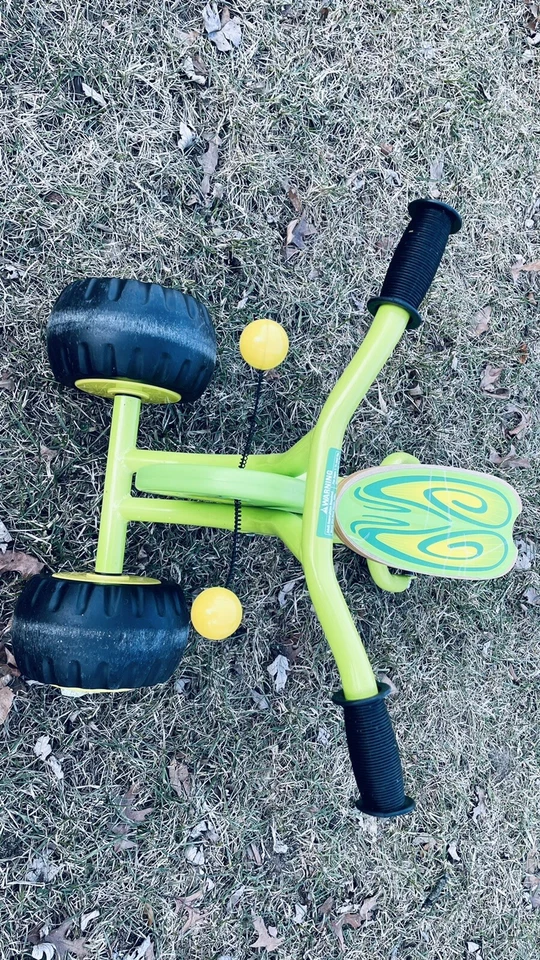 Huffy Green ü Grasshopper 三轮滑板车 — 第 3/4 张图片