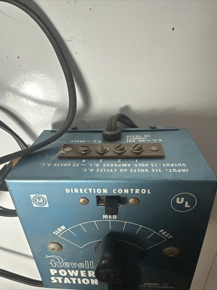 Revell  Power Station HO Scale Train transformer/Power Pack Model C ca.1959 - Image 3 of 3