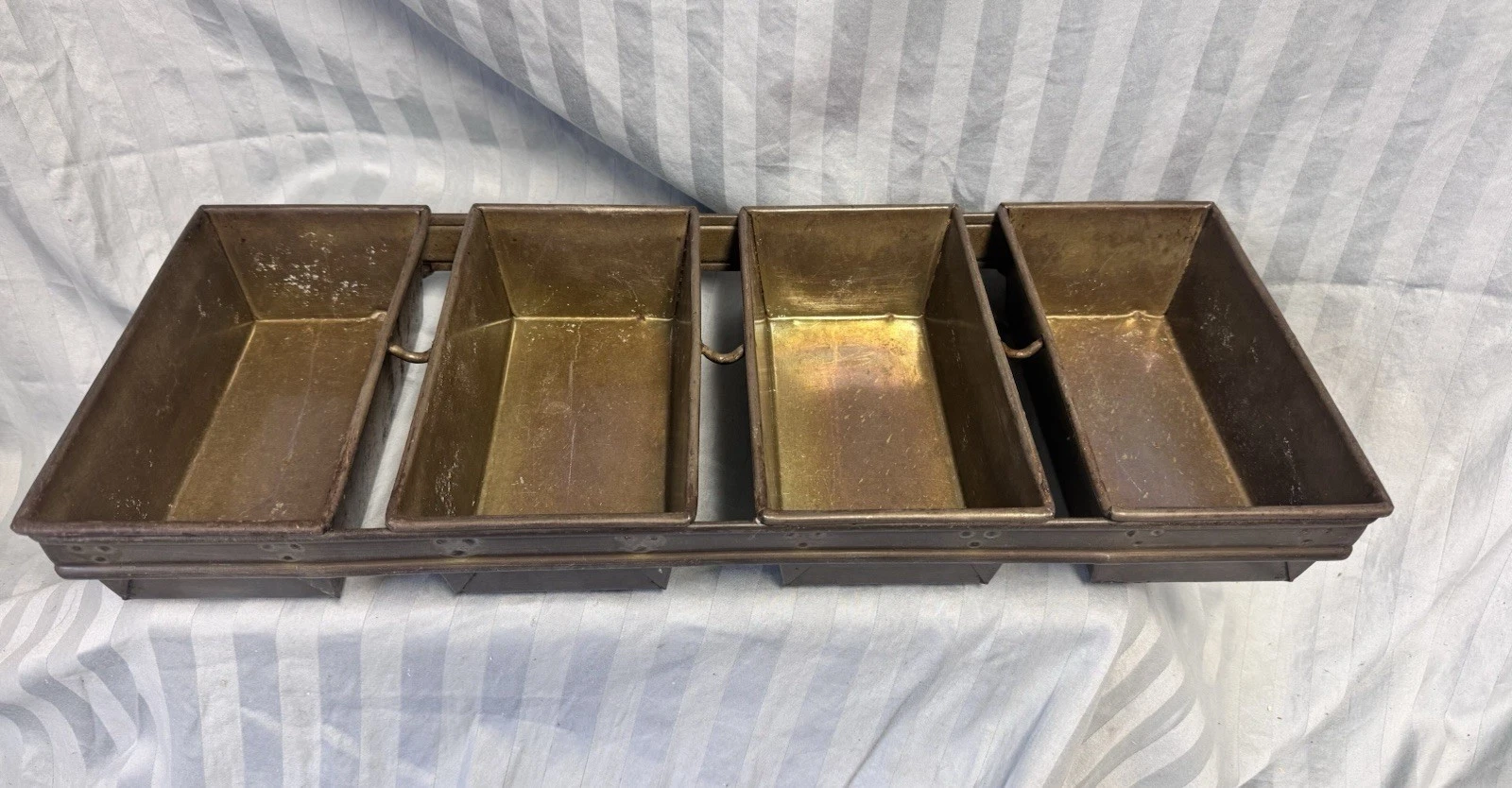 VINTAGE INDUSTRIAL 4 STRAP LOCKWOOD 79 LOAF BREAD BAKING PAN LOAVES MOLD WELDED
Opens in a new windo