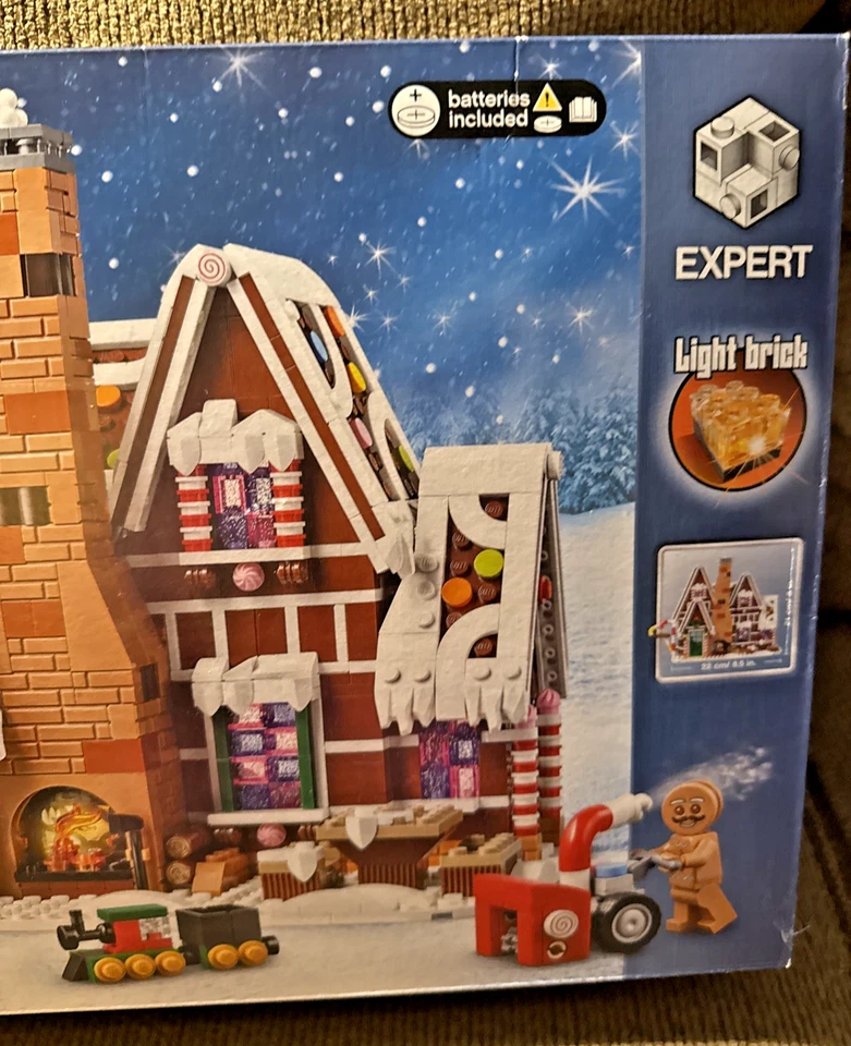 Lego Creator Expert Christmas Gingerbread House 10267 Retired Brand New - Image 4 of 4